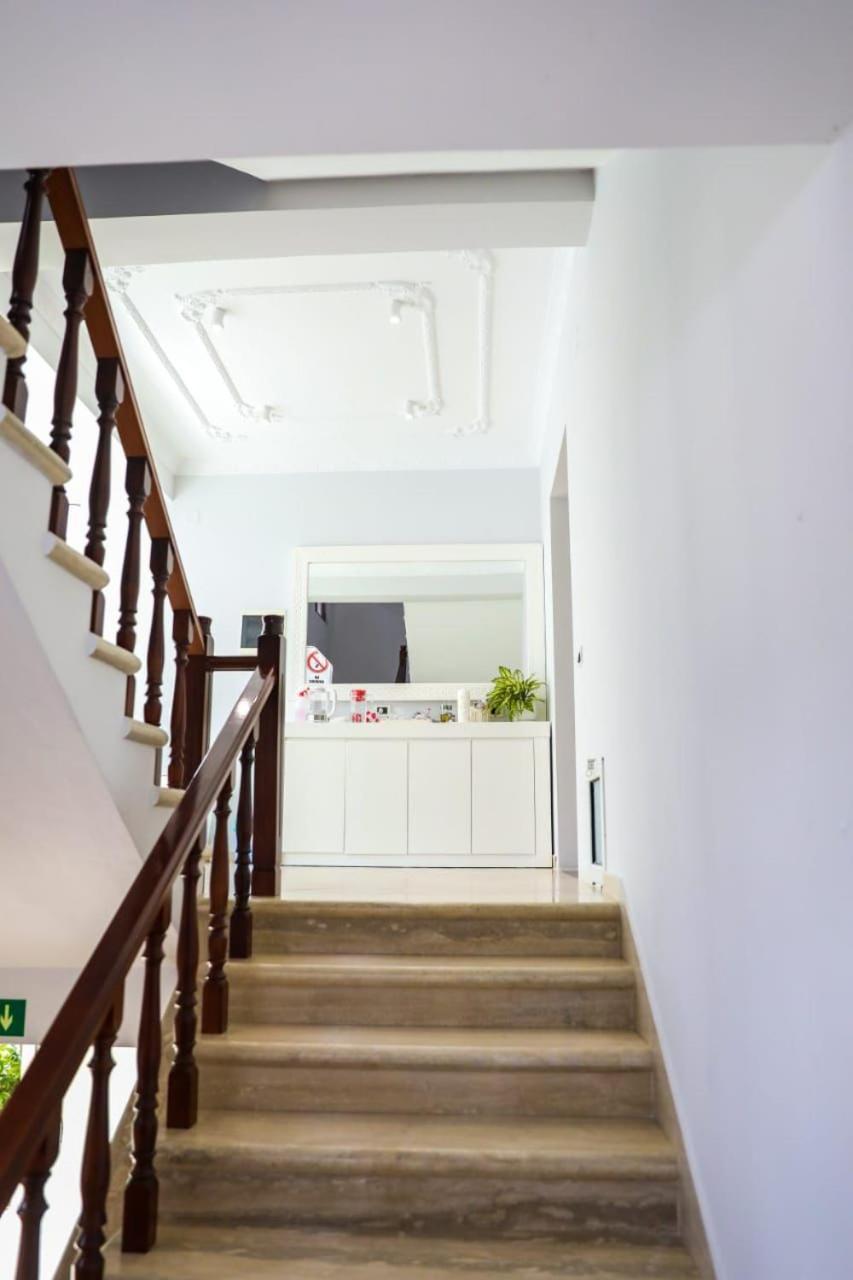 Merkaj Hotel Berat Esterno foto