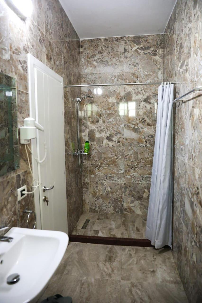 Merkaj Hotel Berat Esterno foto