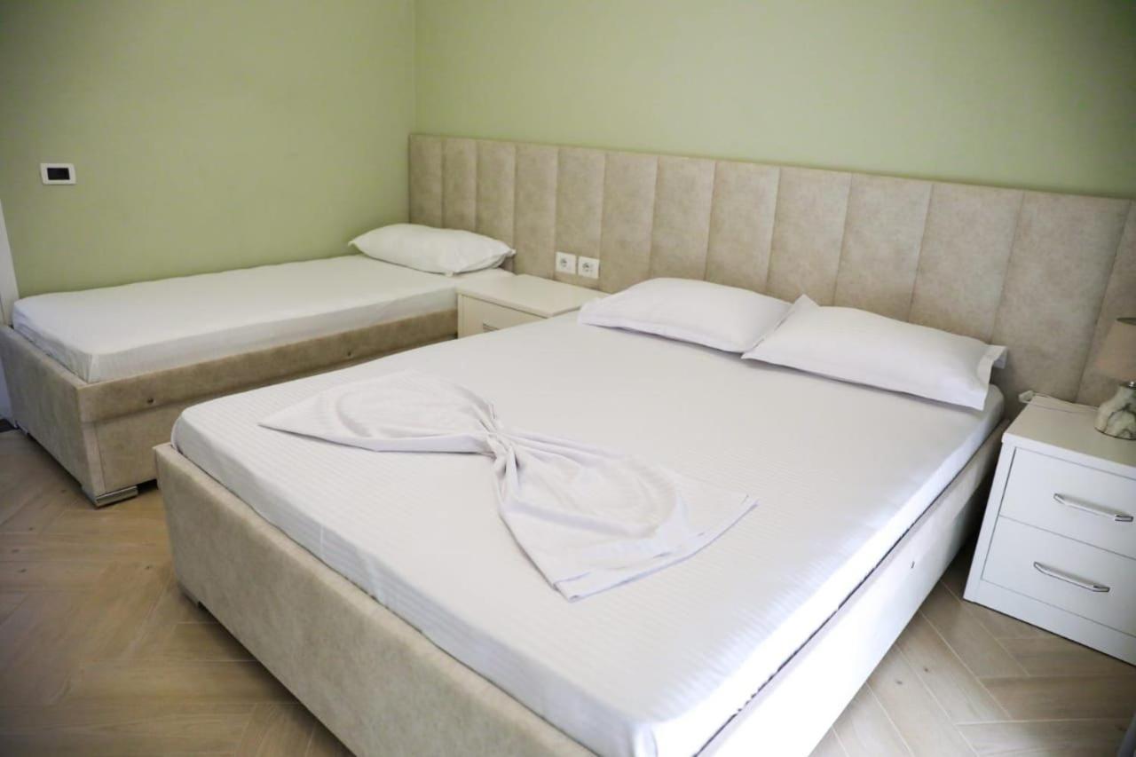 Merkaj Hotel Berat Esterno foto