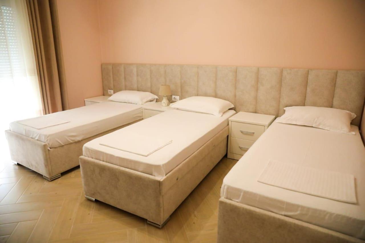 Merkaj Hotel Berat Esterno foto
