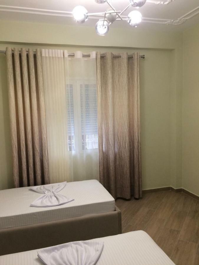 Merkaj Hotel Berat Esterno foto