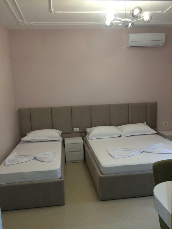 Merkaj Hotel Berat Esterno foto