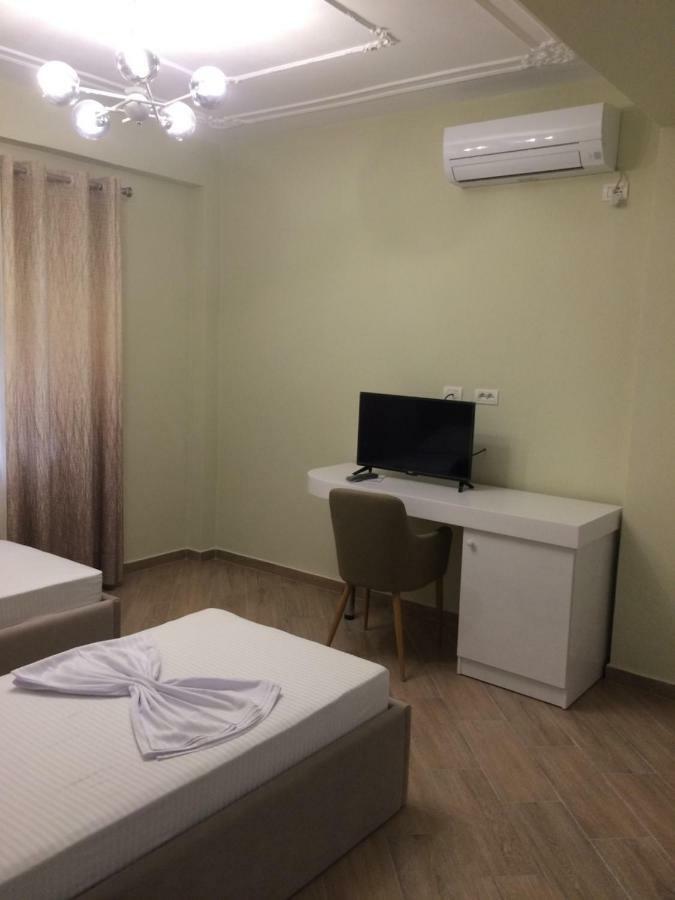 Merkaj Hotel Berat Esterno foto