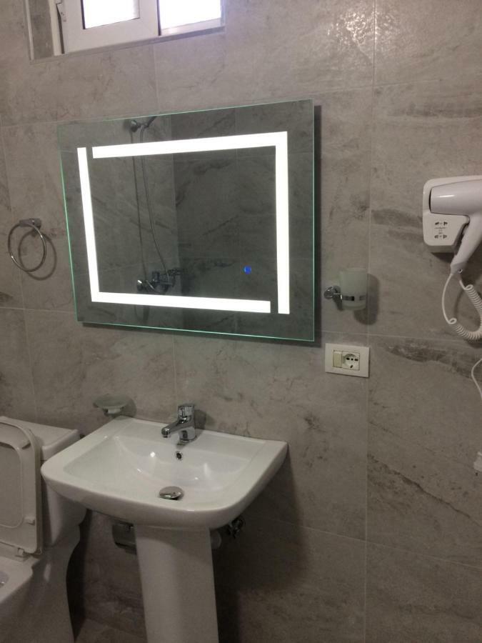 Merkaj Hotel Berat Esterno foto